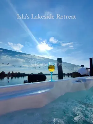 Isla’s Lakeside Retreat at Tattershall Lakes Country Park, Lincoln