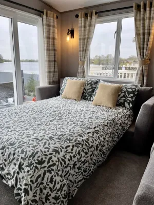 Isla’s Lakeside Retreat at Tattershall Lakes Country Park, Lincoln