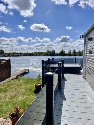 Isla’s Lakeside Retreat at Tattershall Lakes Country Park, Lincoln
