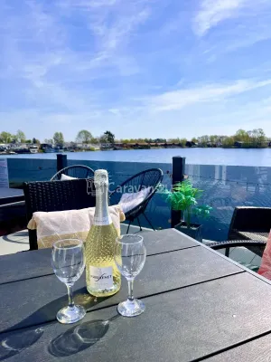 Isla’s Lakeside Retreat at Tattershall Lakes Country Park, Lincoln