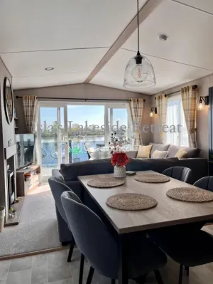 Isla’s Lakeside Retreat at Tattershall Lakes Country Park, Lincoln